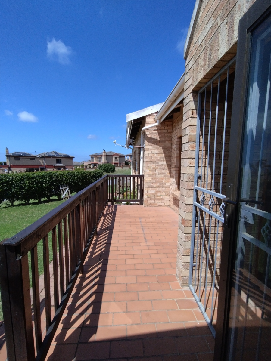 3 Bedroom Property for Sale in Wavecrest Eastern Cape